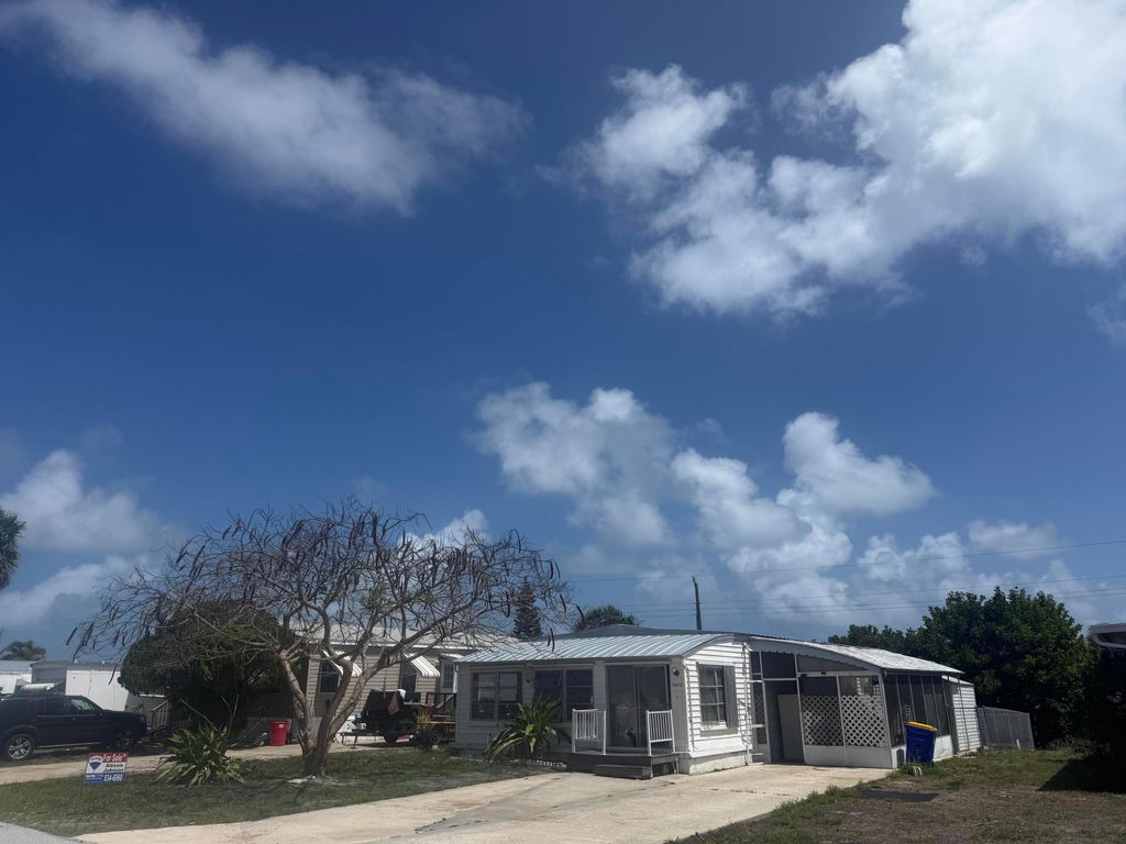 Photo of 8479 SE Eagle Avenue, Hobe Sound, FL 33455 (MLS # B26009099)