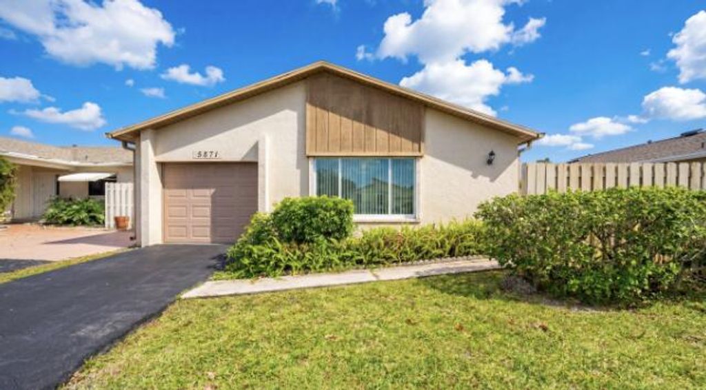 Photo of 5871 Mirror Lakes Boulevard, Boynton Beach, FL 33472 (MLS # R11167196)