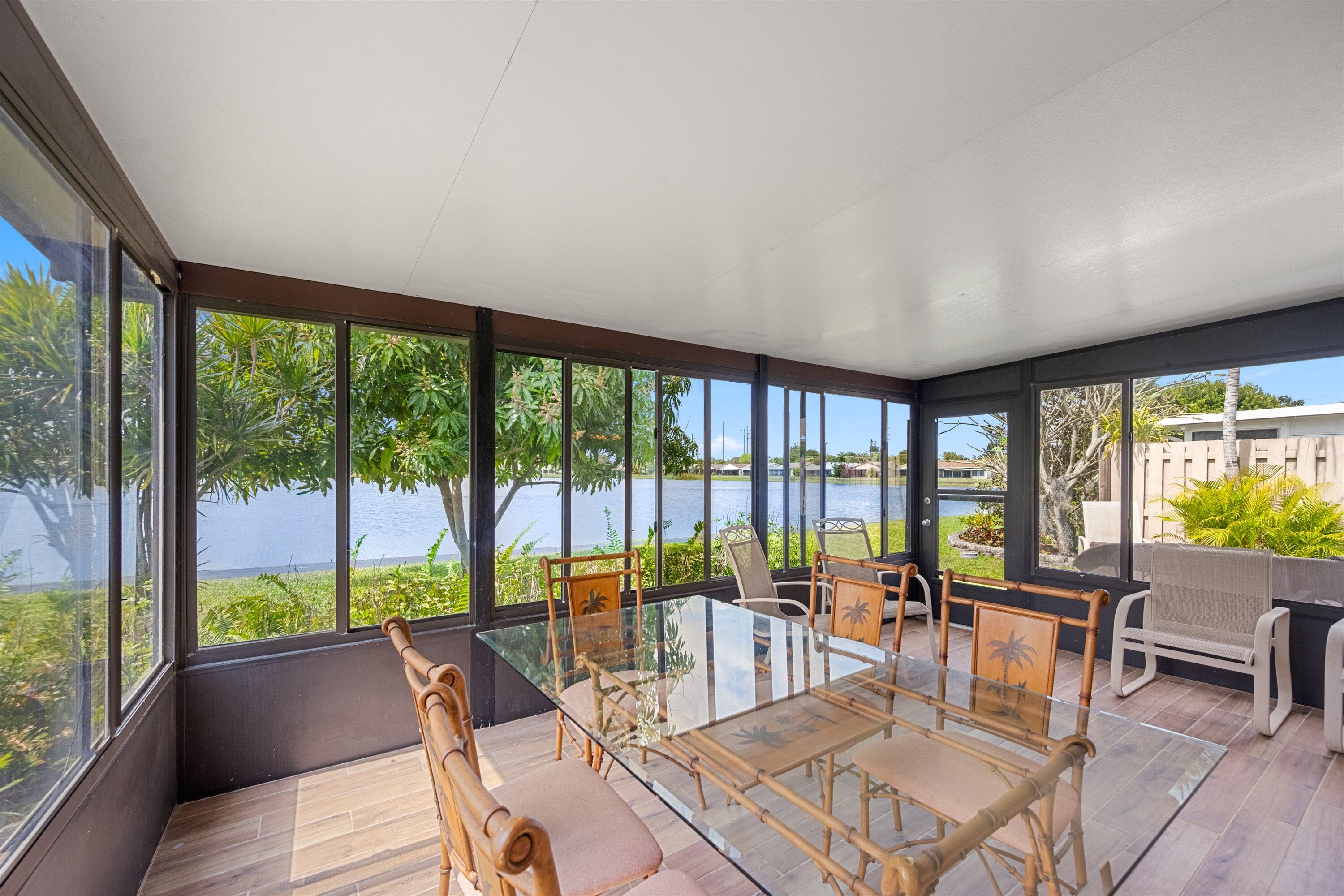 5871 Mirror Lakes Boulevard