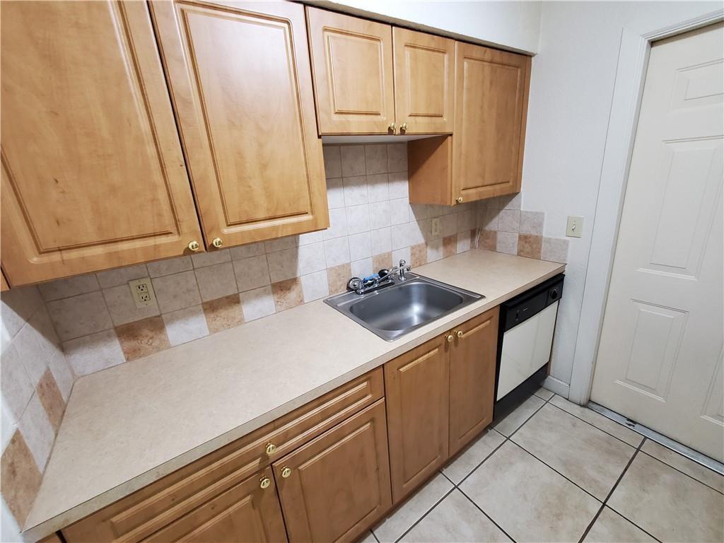 2607 NE 8th Ave 7