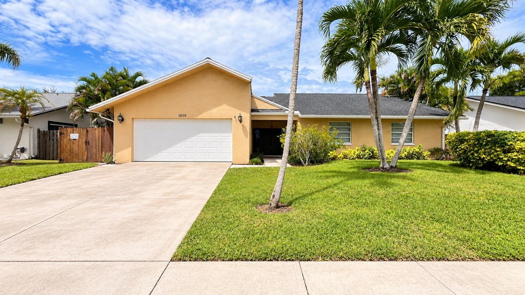 Photo of 11535 Sanderling Drive, Wellington, FL 33414 (MLS # B26078371)
