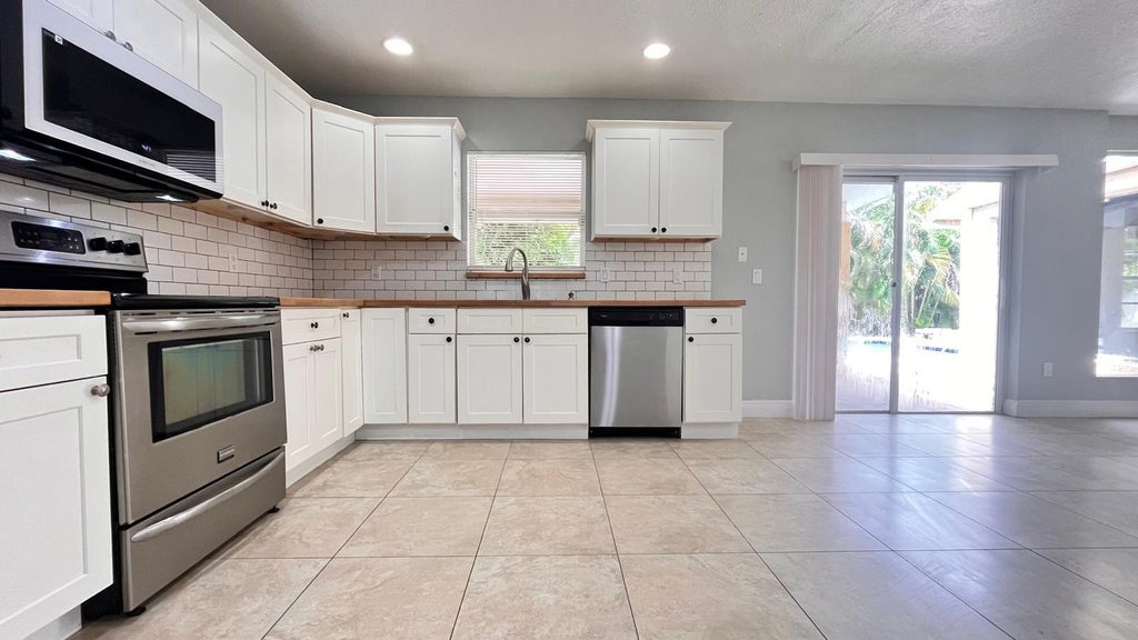 Photo of 11535 Sanderling Drive, Wellington, FL 33414 (MLS # B26078371)