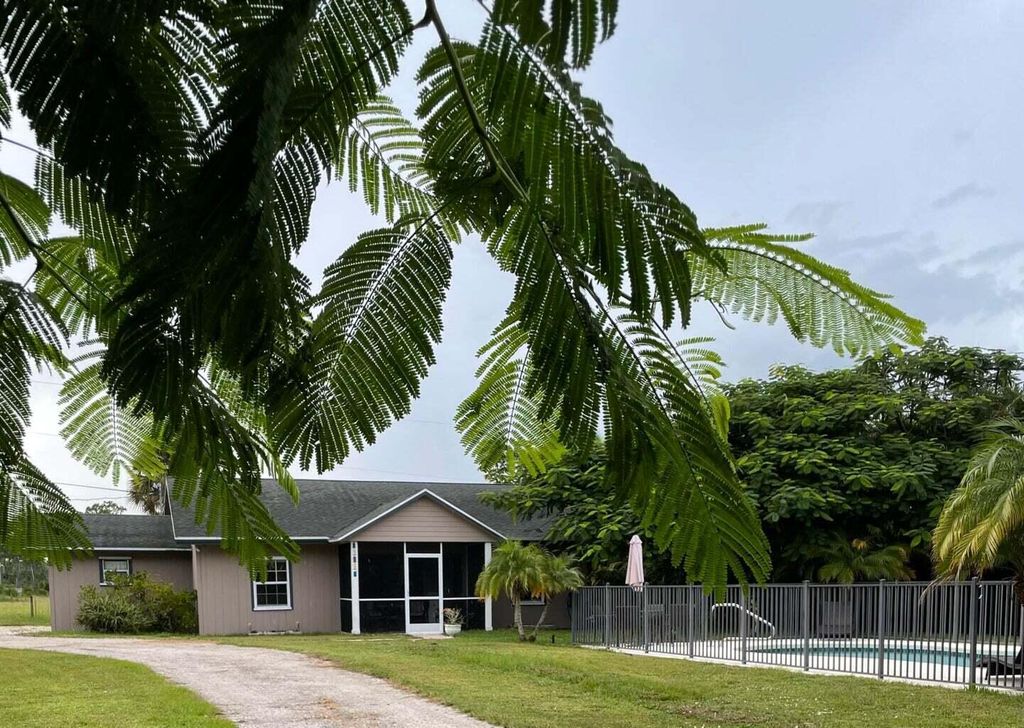 Photo of 13948 SE Flora Avenue, Hobe Sound, FL 33455 (MLS # R10881243)