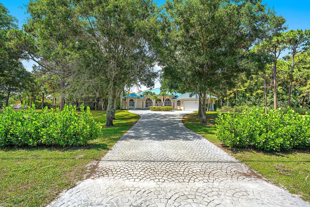 Photo of 7087 N 155th Pl Place N, Palm Beach Gardens, FL 33418 (MLS # B26032349)