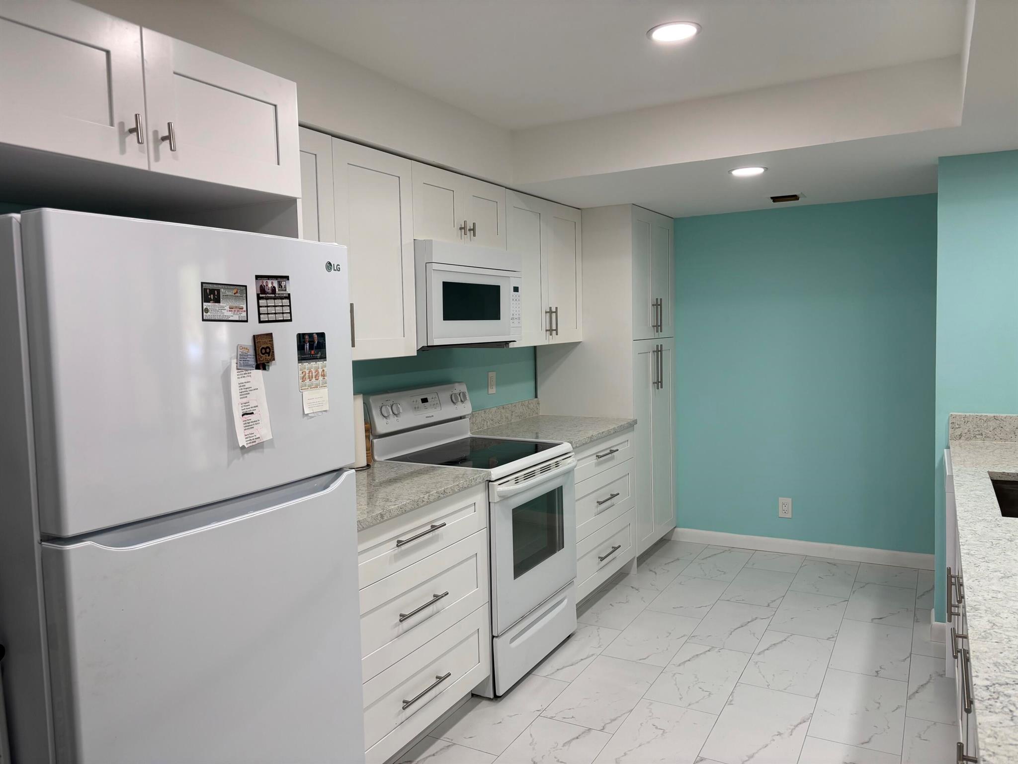 825 Egret Circle 205