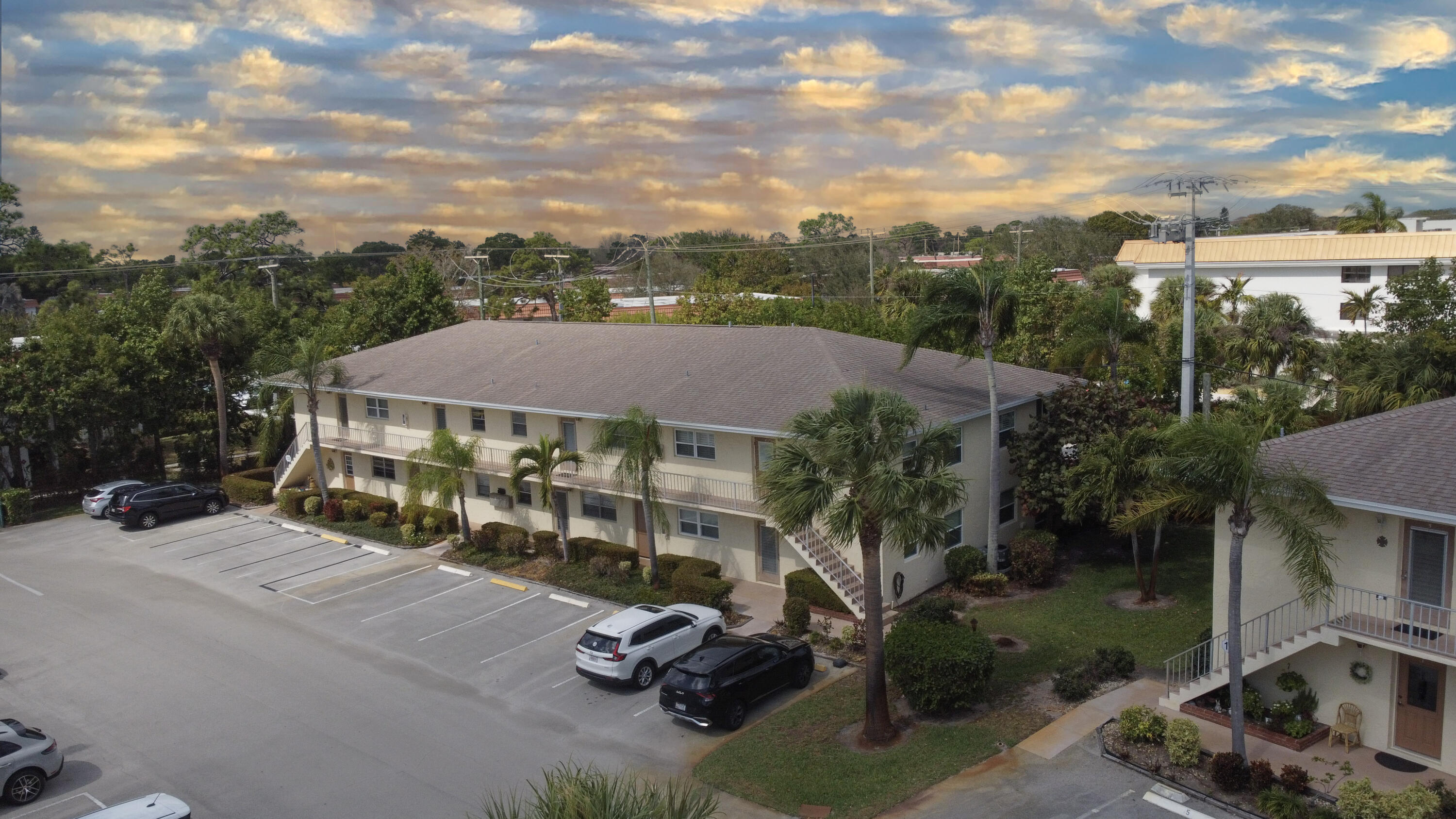 Kingswood Condo - Residential