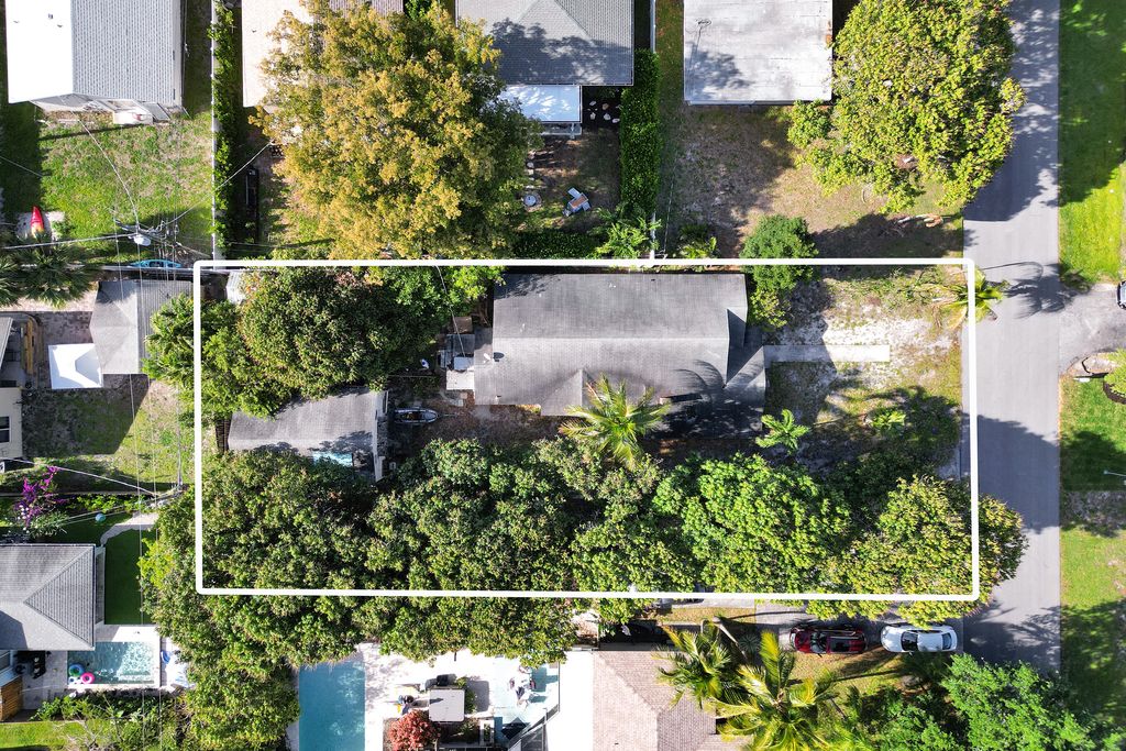 Photo of 31 NE 14th Avenue, Pompano Beach, FL 33060 (MLS # B26013157)