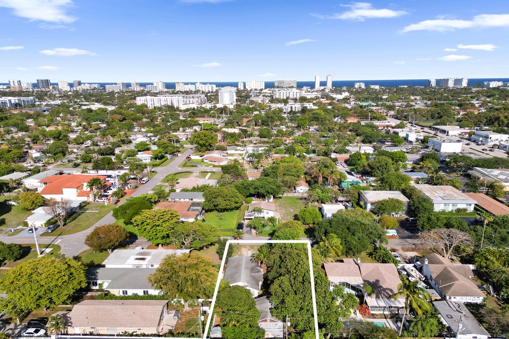 Photo of 31 NE 14th Avenue, Pompano Beach, FL 33060 (MLS # B26013157)