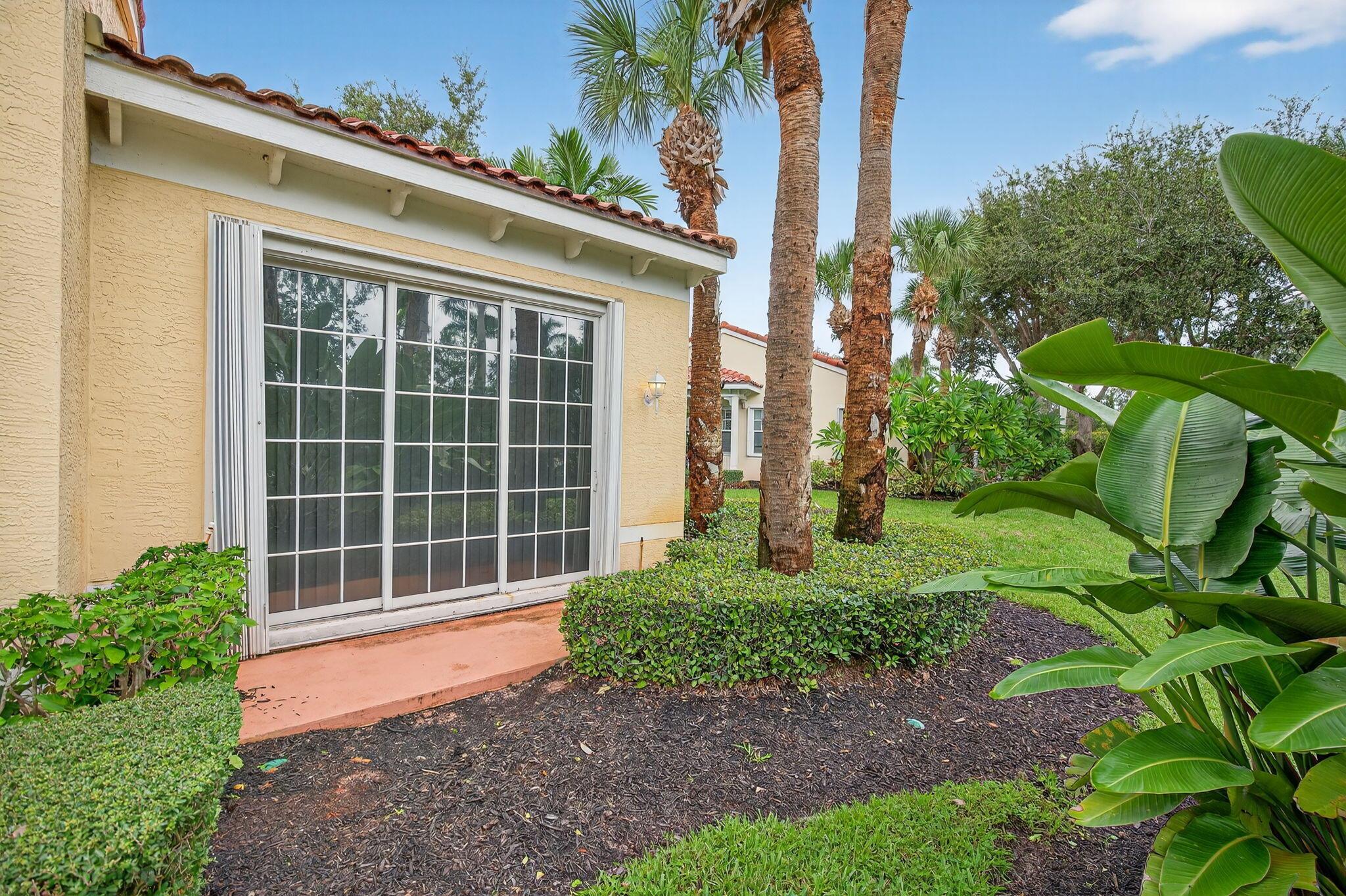 VILLAS AT MANGROVE BAY CO - Residential Lease