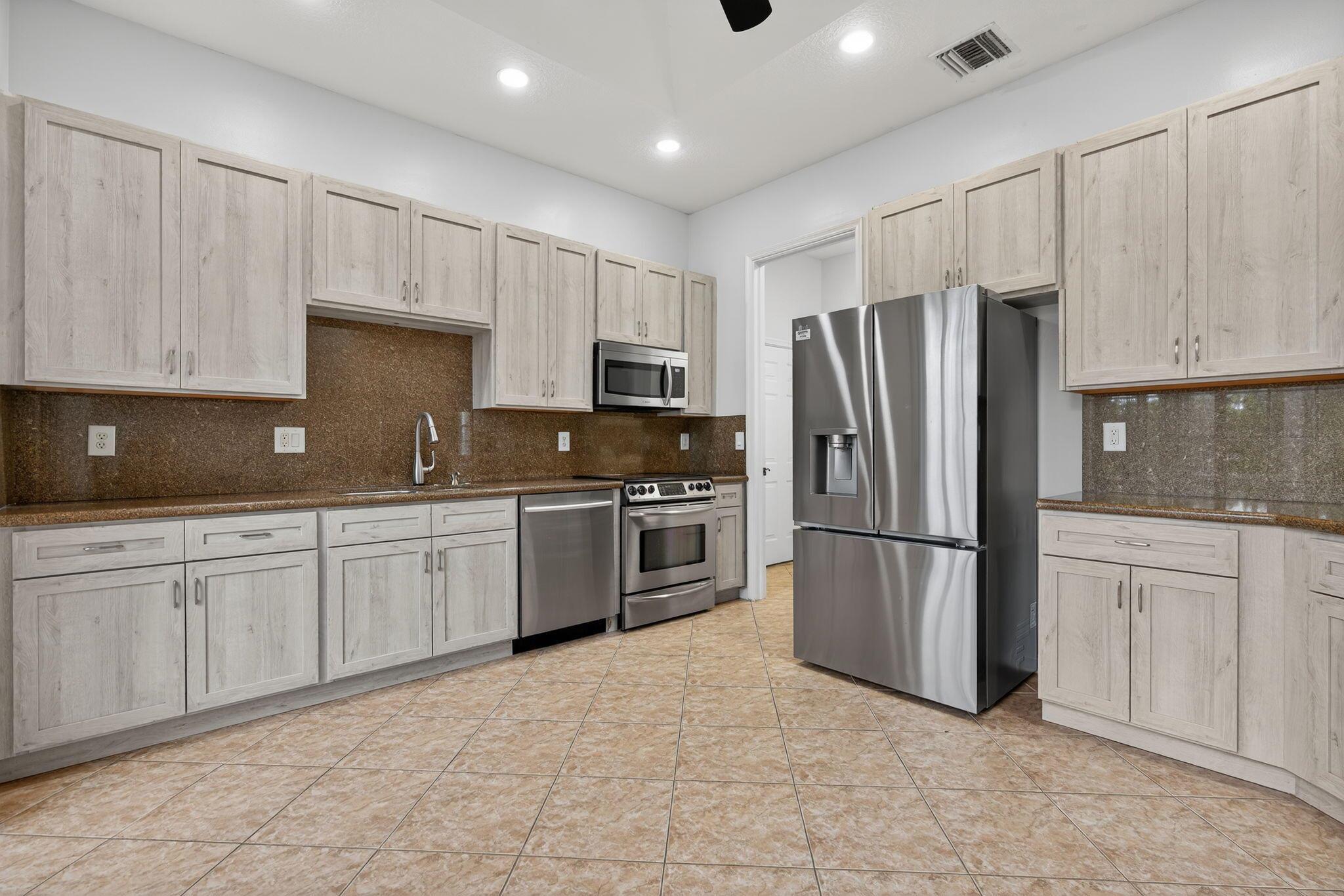 VILLAS AT MANGROVE BAY CO - Residential Lease