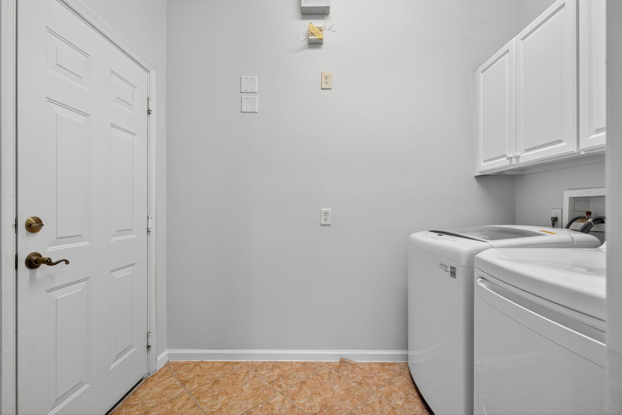 VILLAS AT MANGROVE BAY CO - Residential Lease