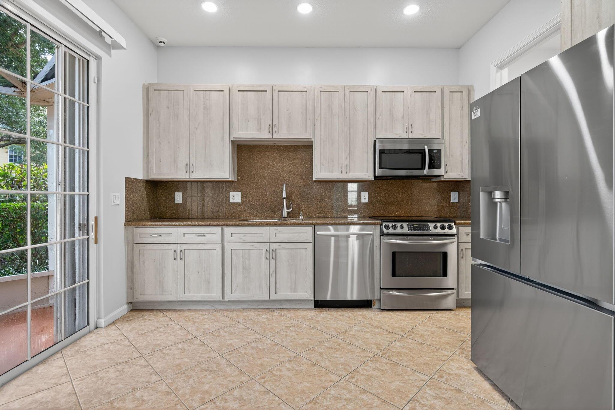 VILLAS AT MANGROVE BAY CO - Residential Lease