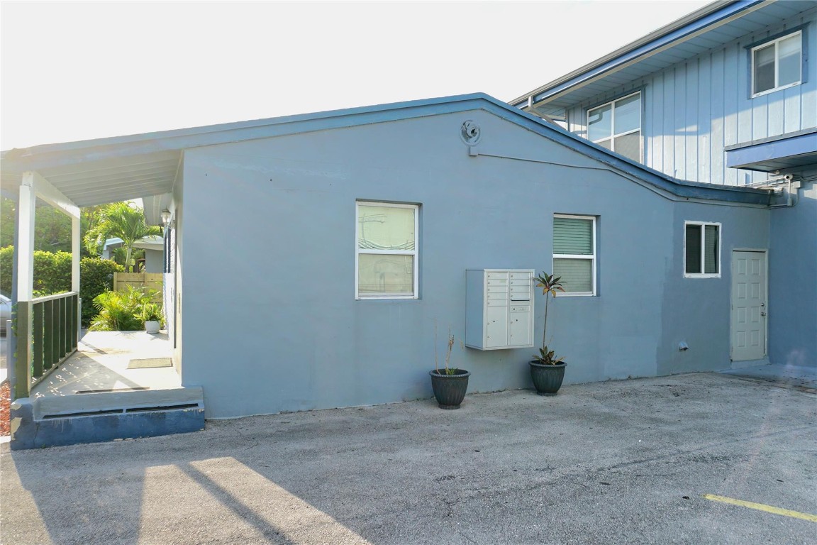 View photos, virtual tours, details... 808 NW 19 Street