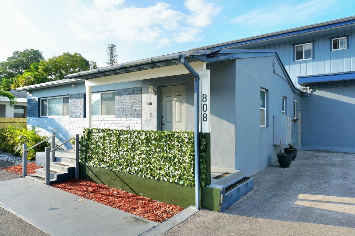 View photos, virtual tours, details... 808 NW 19 Street