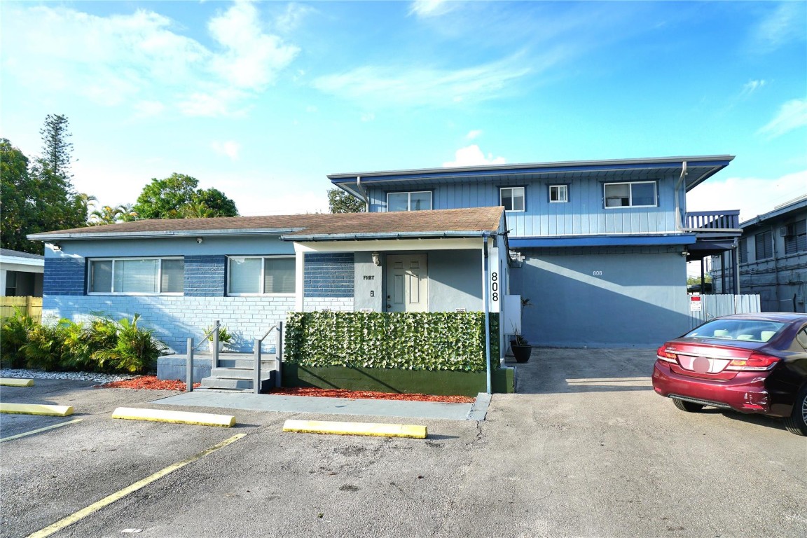 View photos, virtual tours, details... 808 NW 19 Street