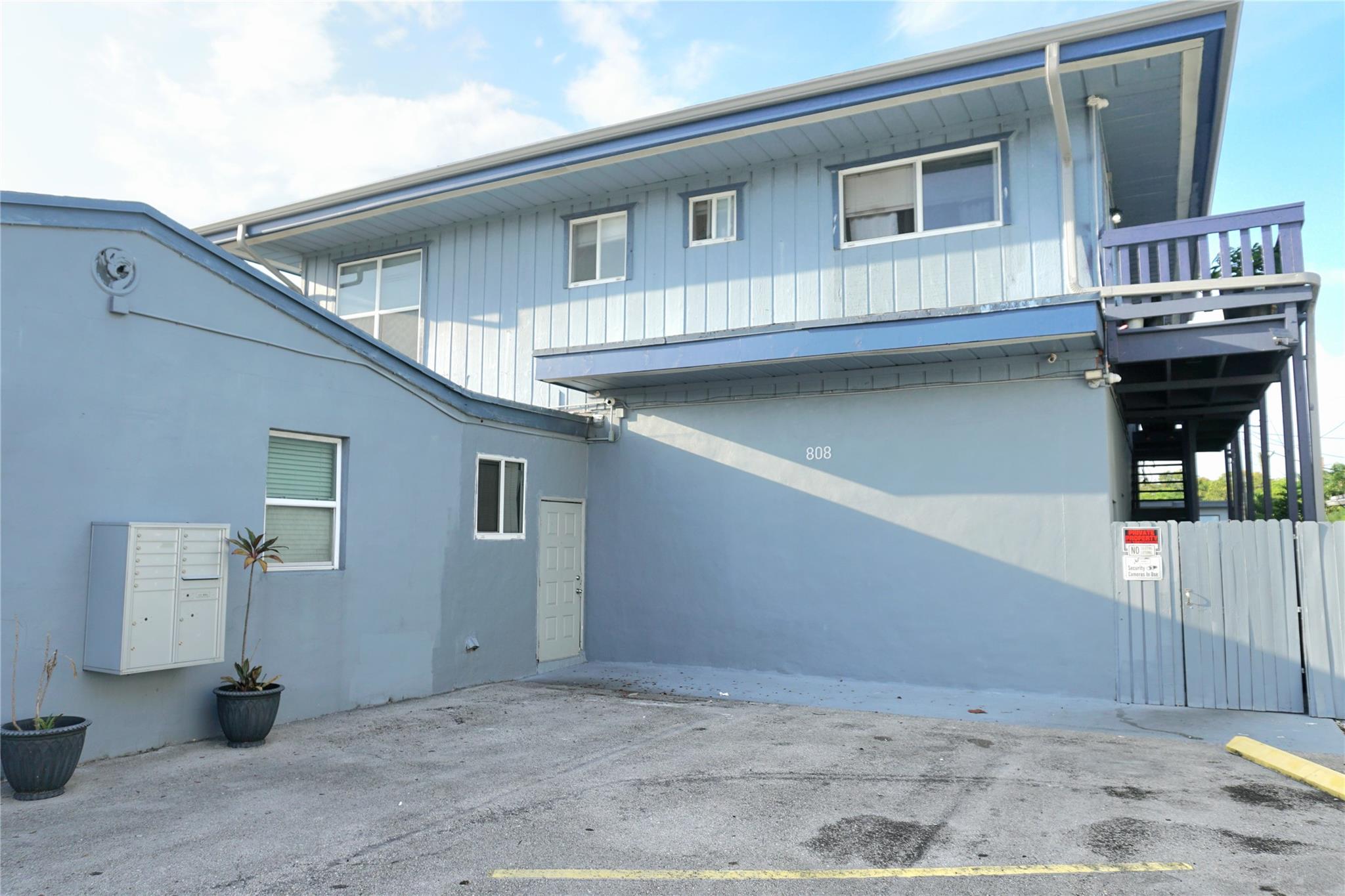 808 NW 19 St