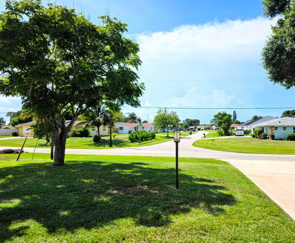 Photo of 1602 SE Holiday Road, Port Saint Lucie, FL 34952 (MLS # R11106851)