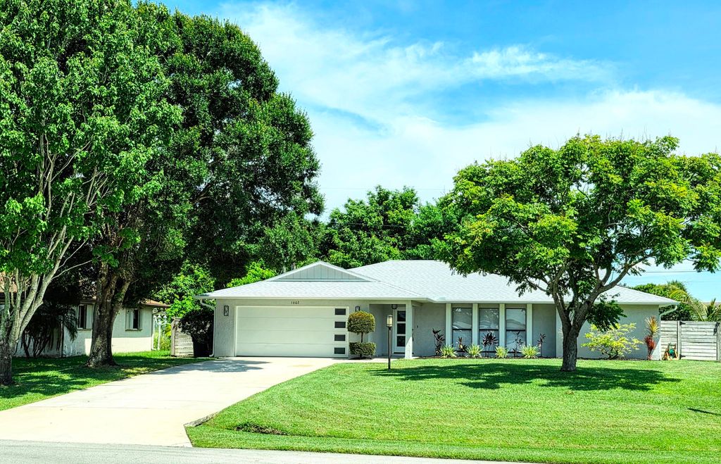 Photo of 1602 SE Holiday Road, Port Saint Lucie, FL 34952 (MLS # R11106851)