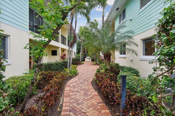 49 SE 7TH Avenue