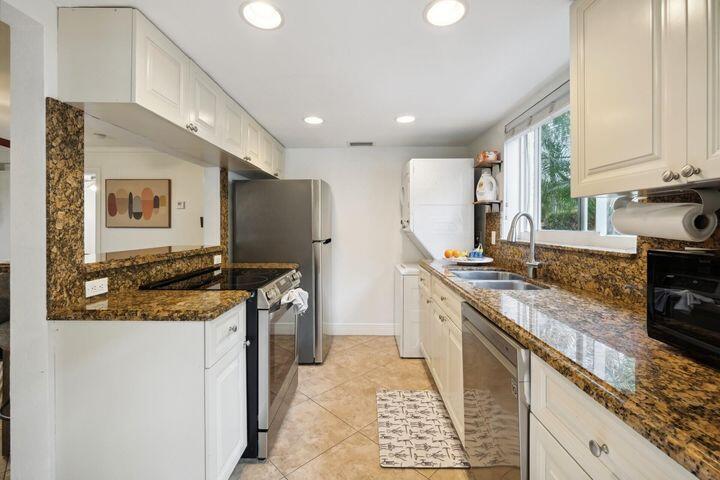 View photos, virtual tours, details... 49 SE 7TH Avenue