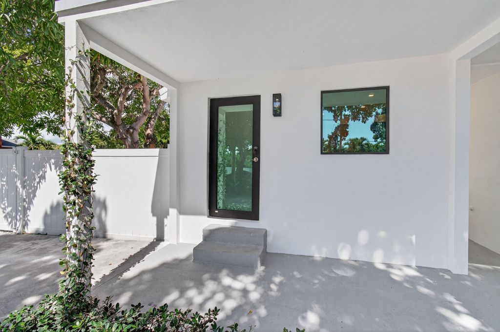 Photo of 515 NW 1st Street, Delray Beach, FL 33444 (MLS # B26021639)