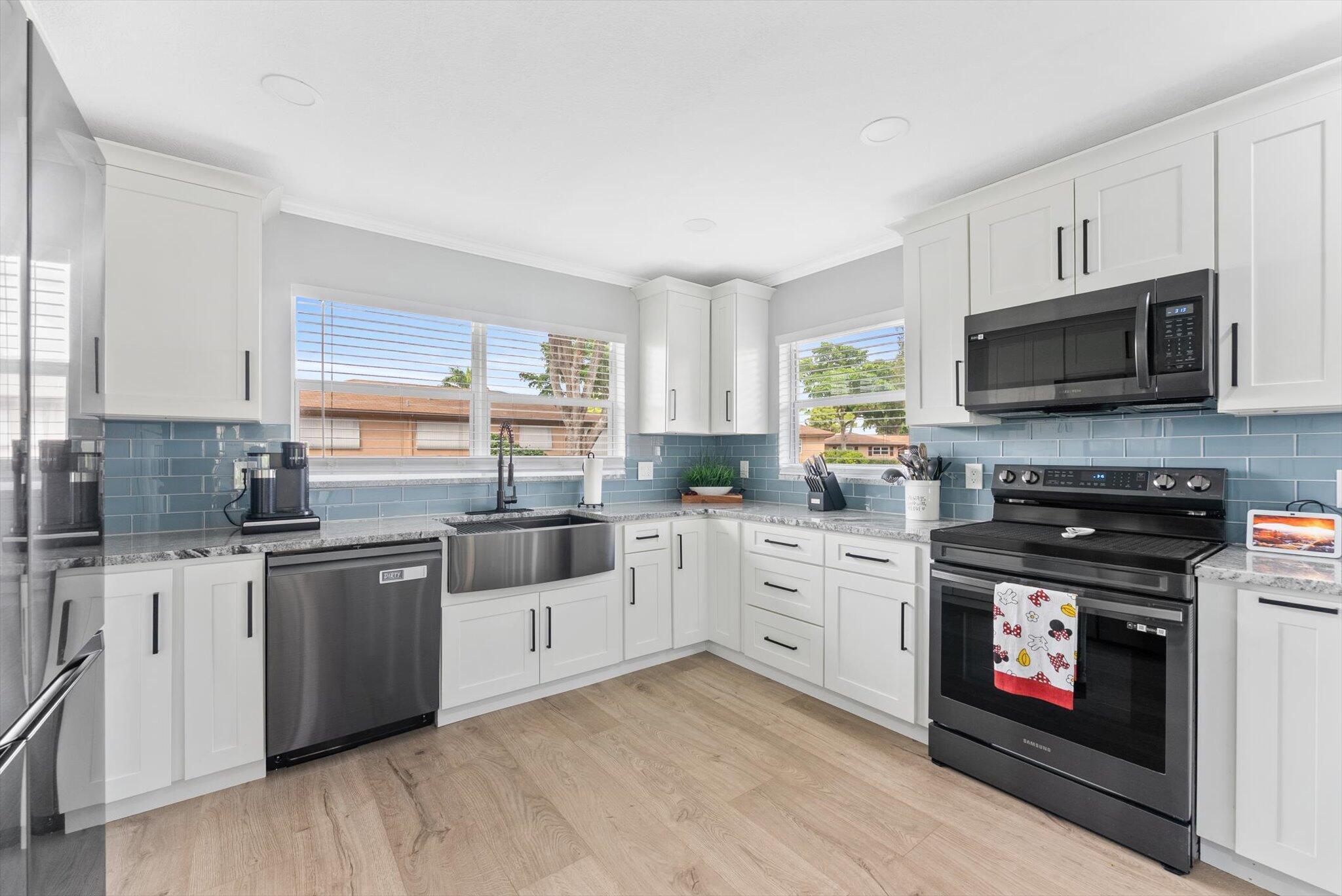 COUNTRY MANORS - Residential