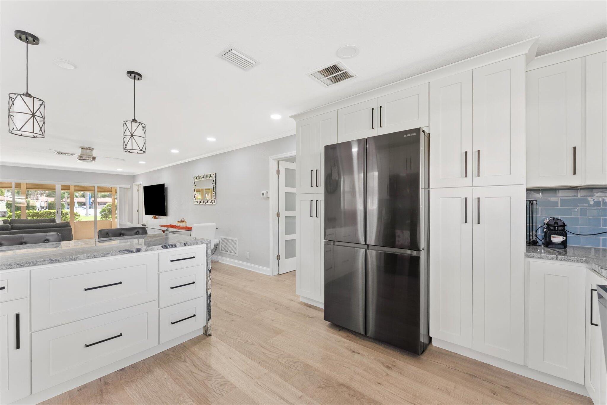 COUNTRY MANORS - Residential