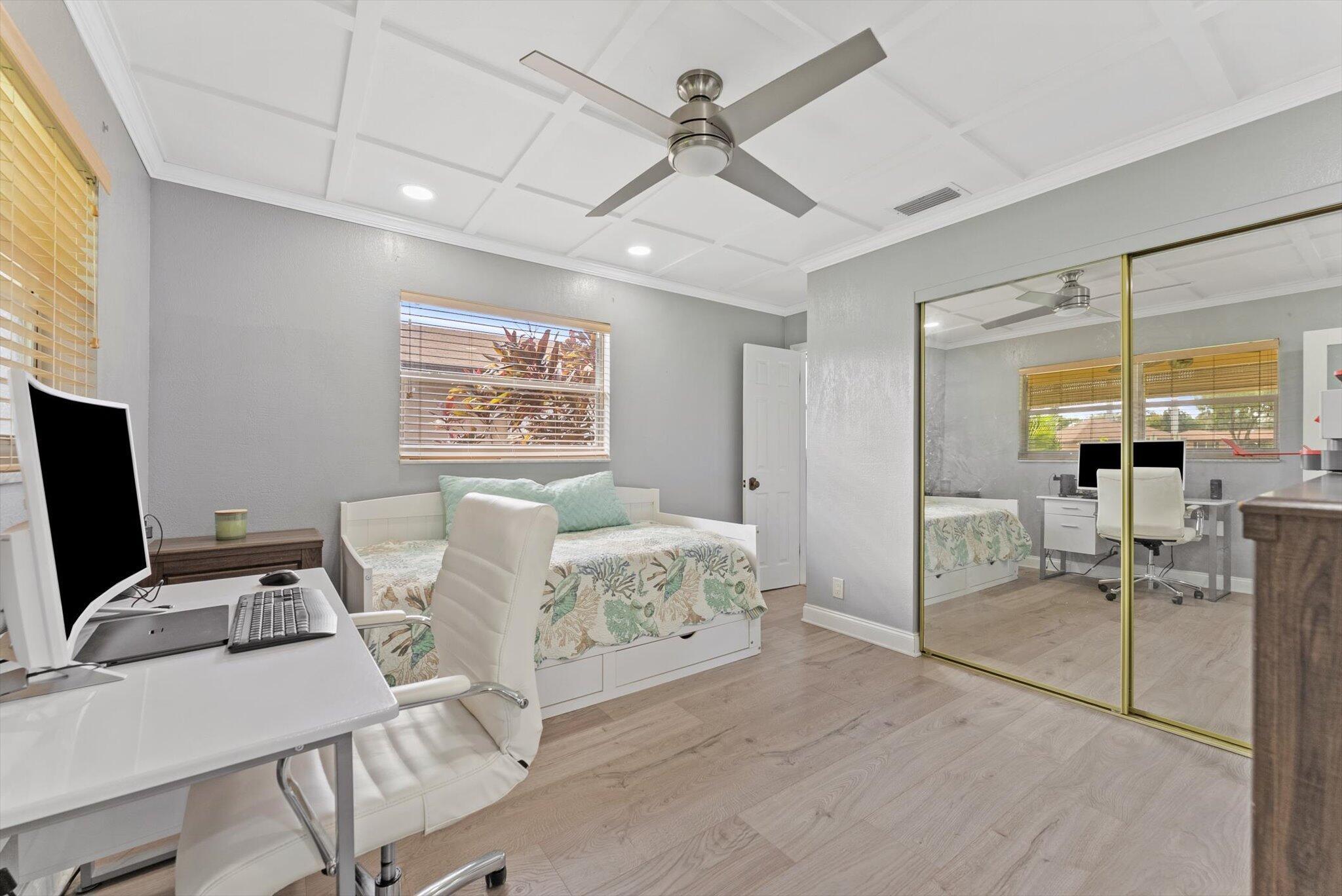 COUNTRY MANORS - Residential