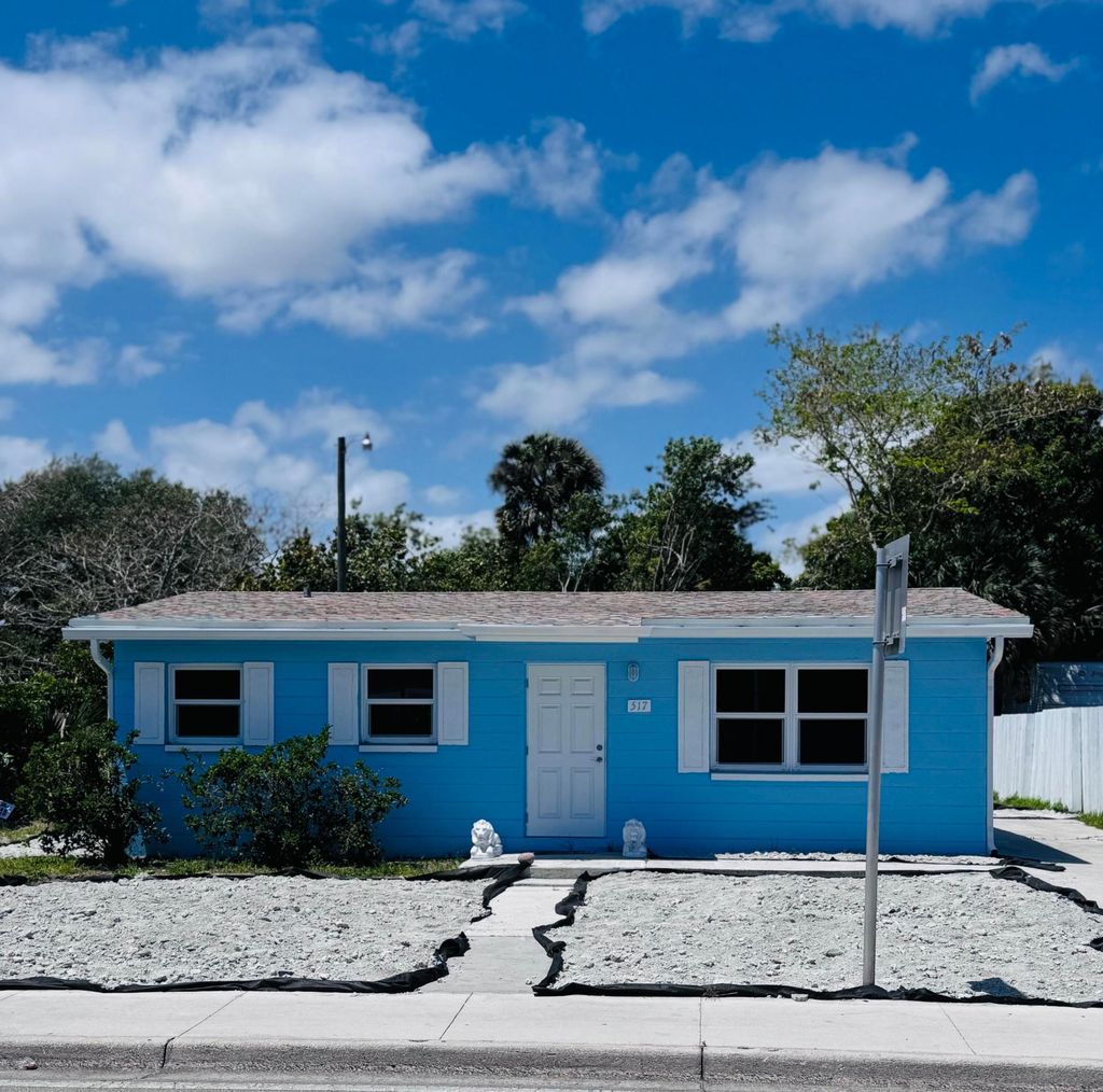 Photo of 517 N 25th Street, Fort Pierce, FL 34947 (MLS # R11081026)