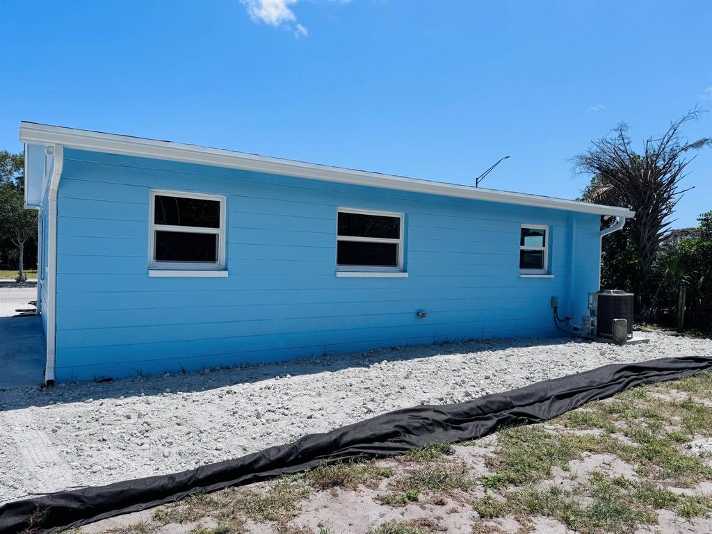 Photo of 517 N 25th Street, Fort Pierce, FL 34947 (MLS # R11081026)