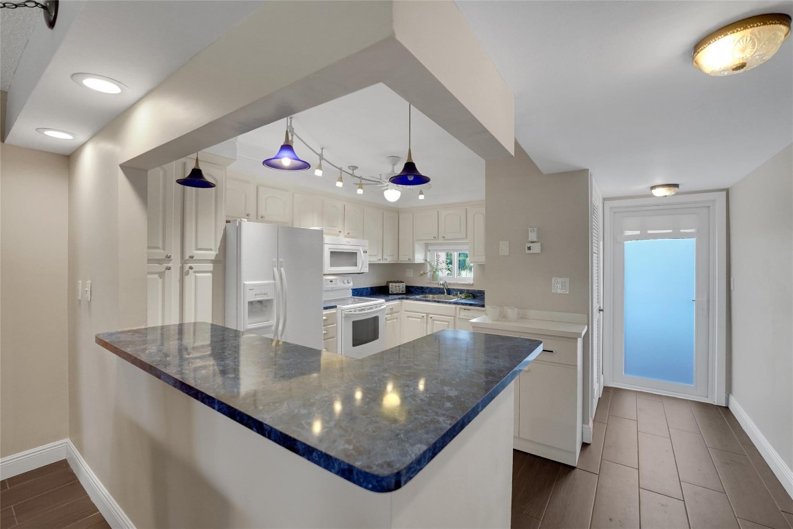 HOLLYBROOK GOLF & TENNIS - Residential