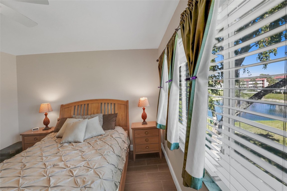 HOLLYBROOK GOLF & TENNIS - Residential