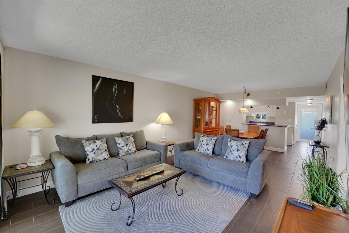 HOLLYBROOK GOLF & TENNIS - Residential