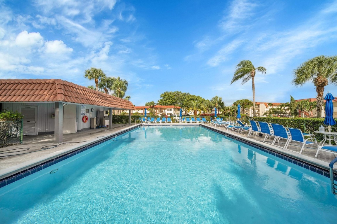 HOLLYBROOK GOLF & TENNIS - Residential