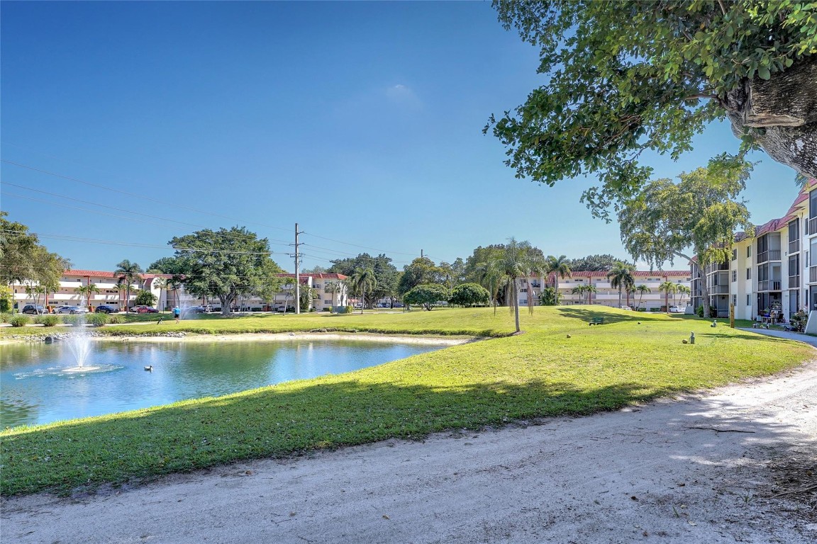 HOLLYBROOK GOLF & TENNIS - Residential