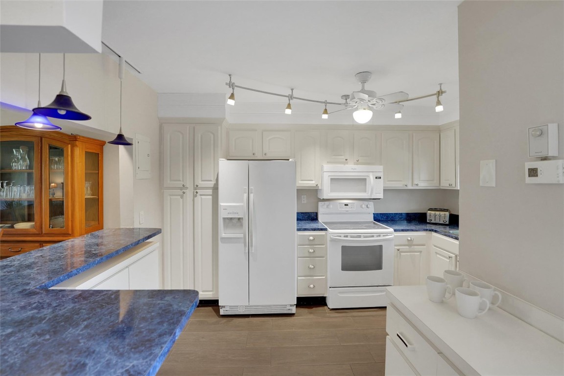 HOLLYBROOK GOLF & TENNIS - Residential