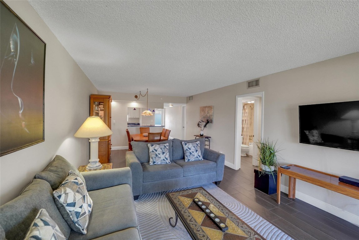 HOLLYBROOK GOLF & TENNIS - Residential