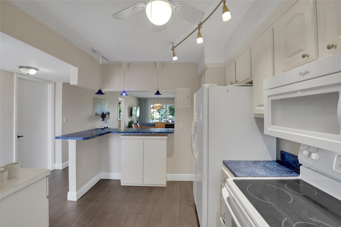 HOLLYBROOK GOLF & TENNIS - Residential