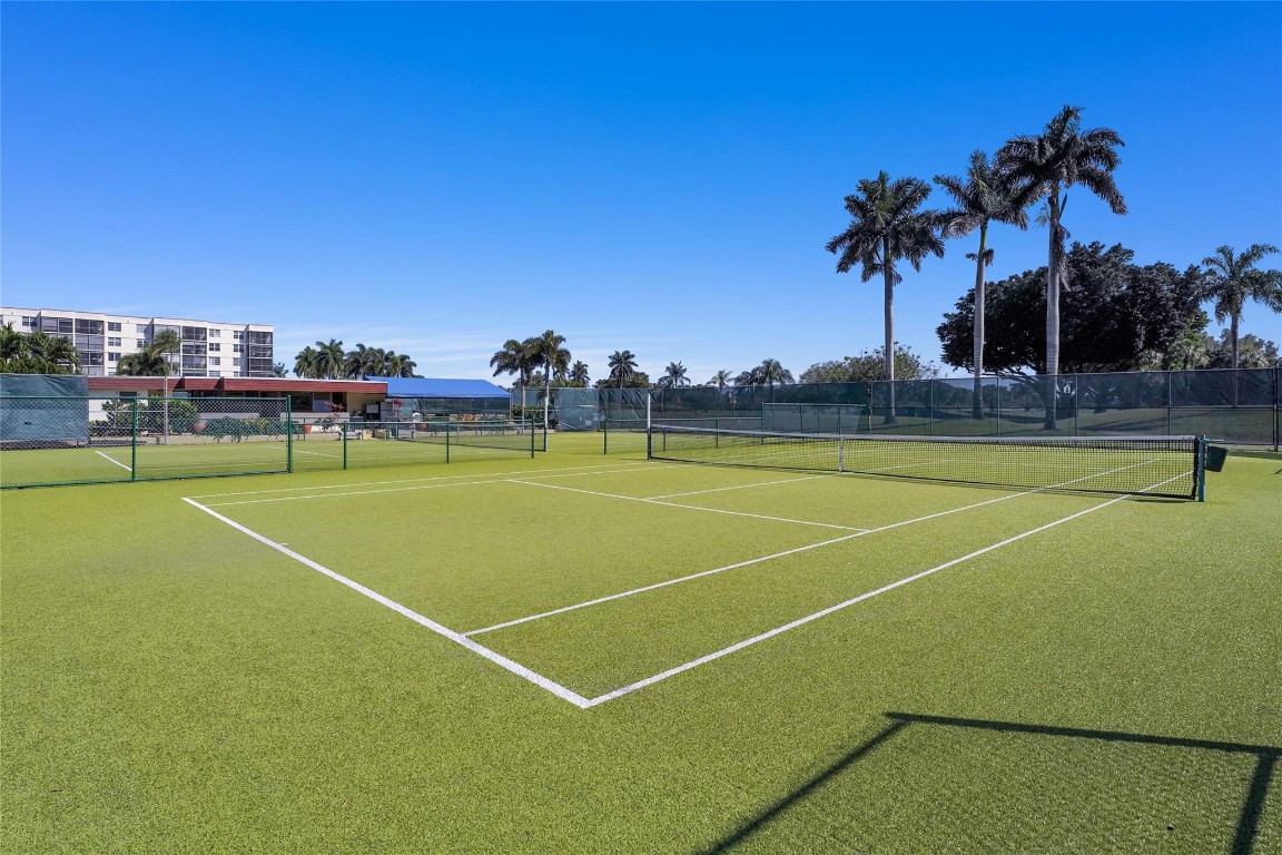 HOLLYBROOK GOLF & TENNIS - Residential