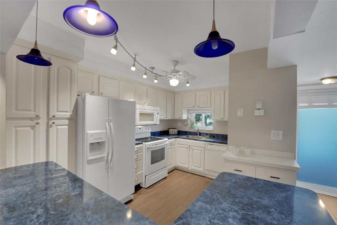 HOLLYBROOK GOLF & TENNIS - Residential