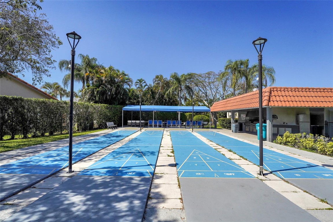 HOLLYBROOK GOLF & TENNIS - Residential