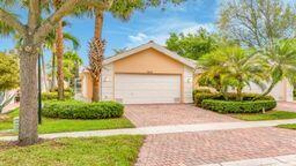 Photo of 8023 Montserrat Place, Wellington, FL 33414 (MLS # B26020476)
