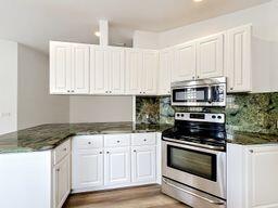 VILLAGEWALK OF WELLINGTON 3 - Residential