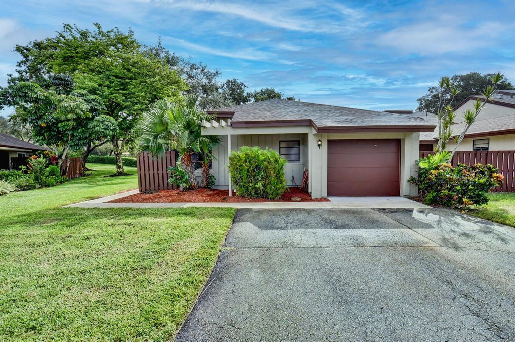 Photo of 22580 Vistawood Way, Boca Raton, FL 33428 (MLS # R11025387)