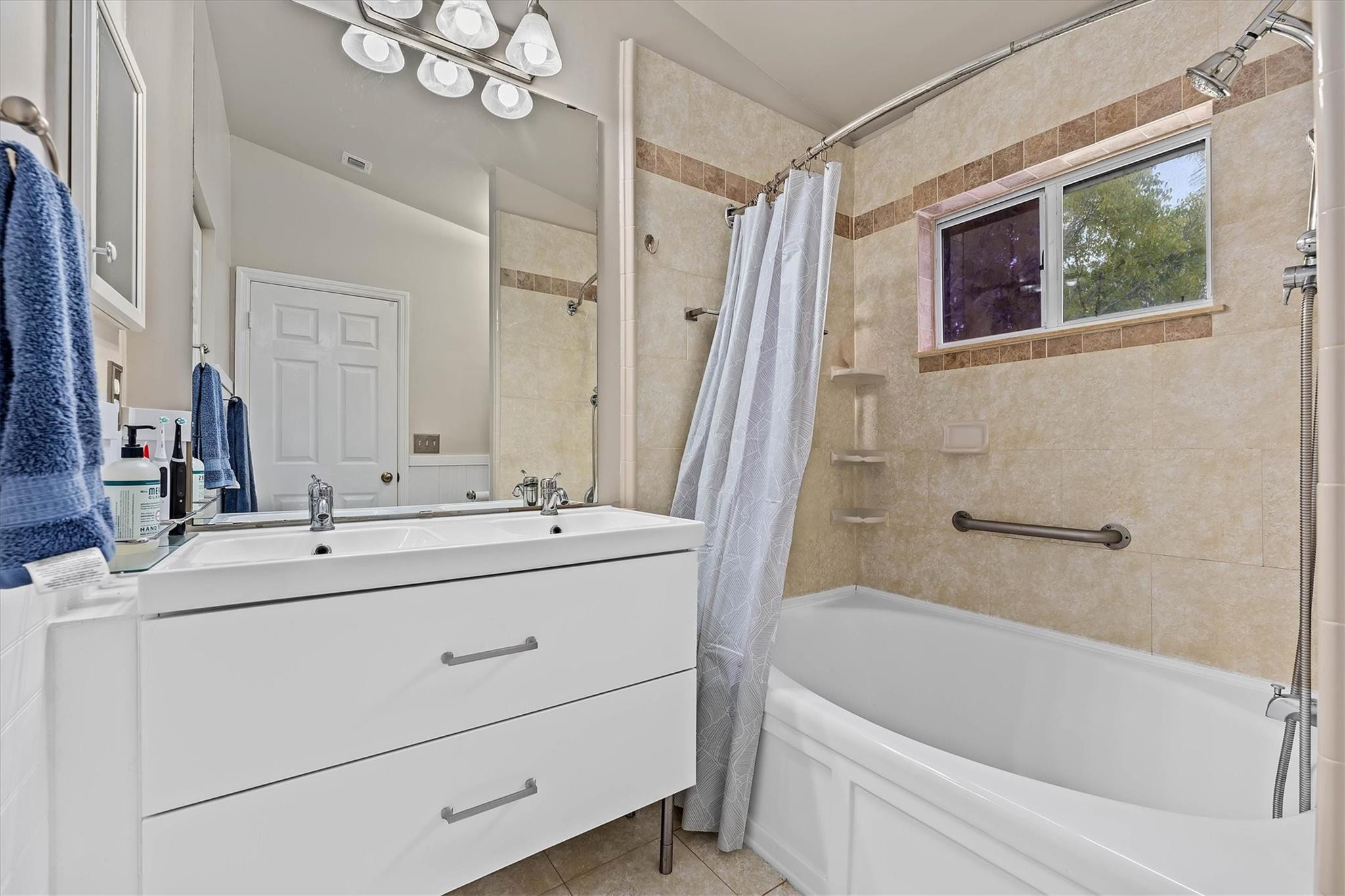 MALIBU BAY - Residential