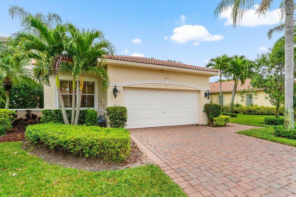 Photo of 248 Isle Verde Way, Palm Beach Gardens, FL 33418 (MLS # R10988063)