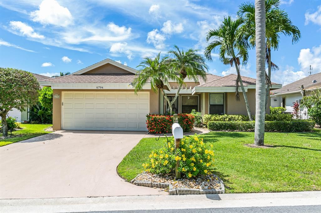Photo of 6794 Touchstone Circle, Palm Beach Gardens, FL 33418 (MLS # R10743903)