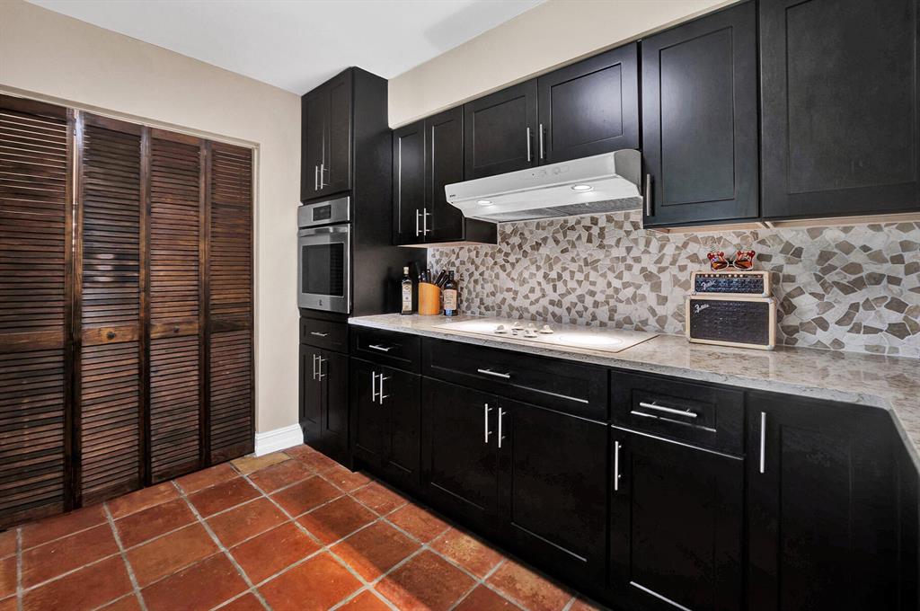 COUNTRY CLUB ACRES 4 - Residential