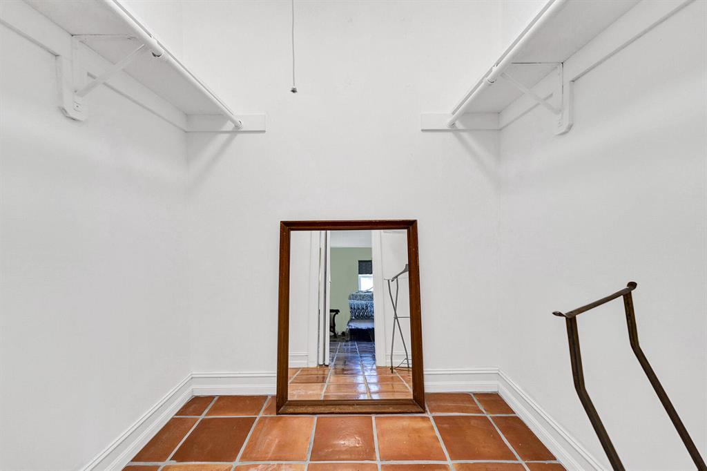 COUNTRY CLUB ACRES 4 - Residential