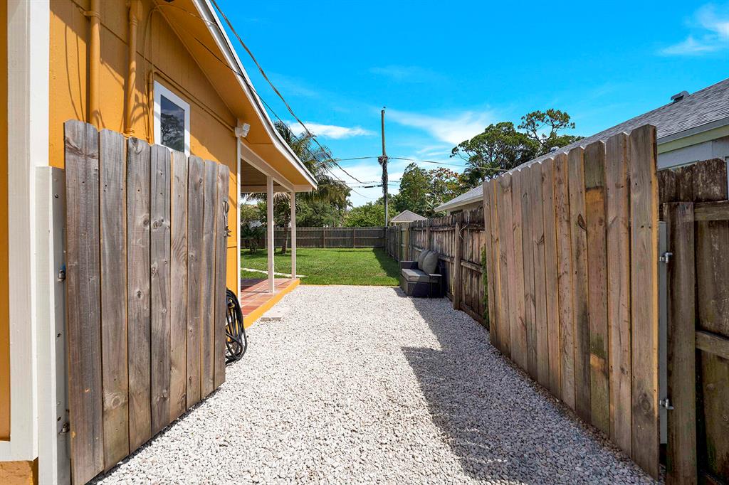 COUNTRY CLUB ACRES 4 - Residential